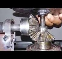 Screw jack lift using bevel gear arrangement - YouTube