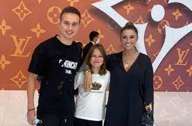 Anamaria prodan a spus totul. Galerie Foto Asteptarea A Luat Sfarsit Un Nou LaurenÅ£iu Reghecampf A Fost Legitimat In Fotbal