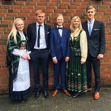 Последние твиты от erling haaland (@erlinghaaland). Erling Haaland Wiki 2021 Girlfriend Salary Tattoo Cars Houses And Net Worth