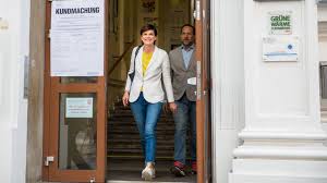 Weil es sich zeitlich nicht anders ausging, war ich immer eines der ersten kinder, die in den kindergarten gebracht wurden, und oft auch das letzte. Pamela Rendi Wagner Pa Twitter Heute Geht Es Um Europa Besonders Heute Ist Es Wichtig Dass So Viele Wie Moglich Zur Wahl Gehen Wer Nicht Selbst Entscheidet Fur Den Entscheiden Andere Denn