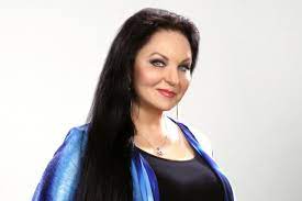 Crystal Gayle Goes Deep into Classic Country - The Bluegrass Situation
