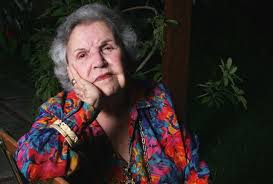 Amigos Y Familiares De Dona Cecilia Martinez Le Celebraron Sus 100 Anos La Primera Locutora De La Television De Venezuela Venezuela Mujer Venezolana Y Viejitos