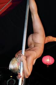 ポールダンスエロ画像】日本人が知ってるポールダンスとは桁違い…本場はマンコまる出し！全裸ポールダンス画像 | エロアングル | lnmm.ru