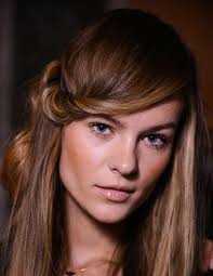 Prendete ispirazione dalla nuova galleria di foto di tagli capelli medi per il 2012, lisci, ricci e mossi, con frangia o con ciuffo. Capelli Con Ciuffo Laterale Autunno Inverno 2016 2017 Pagina 2