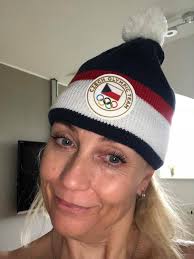 Raškovka letí! 👉 Olympionici testovali čepici na curlingu v Brně, kde už  za necelé 3 měsíce otevíráme Olympijský park. Jak jim sluší? 🤩 👉 Dorazíte  do parku také v Raškovce? ❤