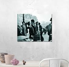 Wenn sie ein poster von paper collective kaufen, geht ein teil des einkommens an wohltätige zwecke.suchen sie den perfekten. Le Baiser De L Hotel De Ville Poster Art Print Small Posters Buy Now In The Shop Close Up Gmbh