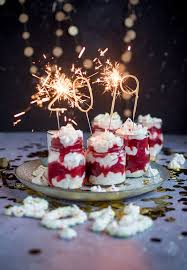 Beschwipster Eton Mess Schnelles Silvester Dessert Rezept Dessert Silvester Silvesterdessert Und Einfacher Nachtisch