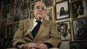 La cntc ha lamentado «enormemente» la «terrible pérdida» del intérprete, que estuvo muy vinculado a la compañía en montajes como la vida es sueño, la verdad sospechosa o el perro del hortelano. Muere El Actor Oscar Sanchez Zafra A Los 52 Anos Del Teatro Clasico A La Casa De Papel
