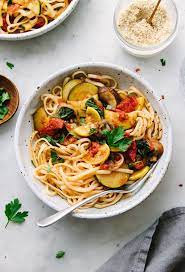Vegetable Spaghetti Is A Simple Mix Of Zucchini Mushrooms Spinach And Tomatoes Tossed Togeth Spaghetti Recipes Healthy Healthy Pasta Dishes Vegetable Dinners
