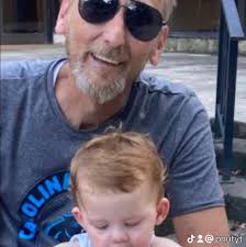 Who cou1d this be? 🤔