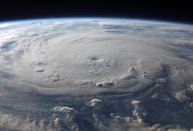 Us here in florida are preparing for hurricane dorian and this floridian made a video that the news wont show you as to whats really happening days before. Sua Uraganul Dorian Creste In Intensitate Florida Primul OraÈ™ Afectat Dcnews