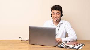 A man prepares and goes to work in a bizarre world, where the meaning of human workforce is taken to another level. El Futuro Nos Alcanzo Como Podemos Usar La Tecnologia Para Recuperar El Empleo Factor Trabajo