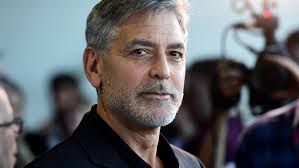 George clooney, der seine amal 2014 in venedig heiratete, sprach erst kürzlich darüber, wie froh er ist amal in seinem leben zu haben.er habe lange. Liebevoller Daddy George Clooney Seltenes Foto Von Spaziergang Mit Sohn Alexander