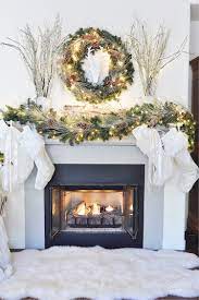 Our collection of easy christmas crafts helps you pretty up your home during the busy holiday season. 50 Christmas Mantel Decor Ideas To Upgrade Your Fireplace 2020