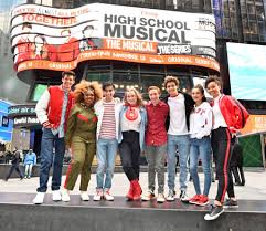 Narra lizz al día si. Who Are The New Characters In Disney Plus High School Musical The Musical The Series