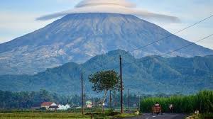 Gambar pemandangan gunung, alam, pedesaan, laut, tepi pantai, pegunungan, sawah dan gunung, taman bunga, hutan, sungai, air terjun, sunset, dll. 7 Spot Terbaik Untuk Menikmati Keindahan Gunung Merapi Tribun Travel