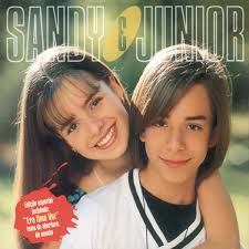 D mais que uma história pra viver a/c# bm7 o tempo parece dizer d/f# g9 não, não me deixe mais d/f# em7 g/a a nunca me deixe. Album Sonho Azul Sandy E Junior Qobuz Download And Streaming In High Quality