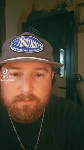 Please watch the entire video. This is unacceptable behavior for any  concert including my brother @gavinadcockmusic Nobody likes beer and trash  getting thrown at them. I love live music and when given