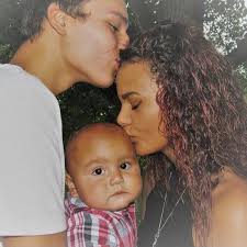 Hallie Perkins's Instagram, Twitter & Facebook