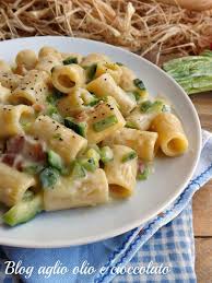 Pasta Con Zucchine E Pancetta Cremosa Primo Piatto Veloce Ricetta Ricette Ricette Di Cucina Pasta Con Zucchine