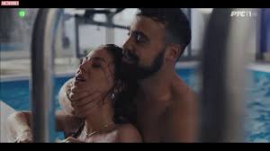 Milica Majkic desnuda en Juzni vetar < ANCENSORED