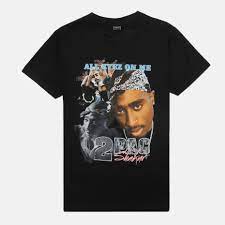 Official tupac merchandise 100% cotton classic digital underground photo design white tupac shirt tupac shakur was one of the most influential rappers to ever hold a mic, and for many, the first thing that comes to mind is the year he spent on death row records before his death. Urban Classics T Shirt Tupac Retro Schwarz Unisex Bei Junkyard Com