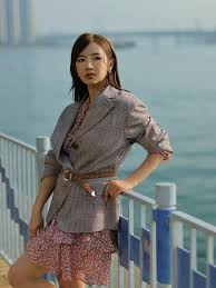 鮮娛糧︱「前無綫主持」火速收身晒性感照Bra Top騷湯碗胸