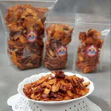 Rendam ubi kuning dengan air kapur sirih, garam, dan air es. Keripik Singkong Pedas Manis Mak Mus Shopee Indonesia