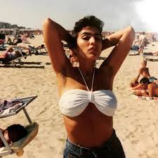 Fariba tehrani è un personaggio televisivo di 58 anni, nota al pubblico per essere la madre di giulia salemi ed ex concorrente di pechino express 2015. Fariba Tehrani Da Giovane Le Foto Della Mamma Di Giulia Salemi