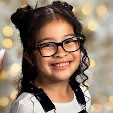 Pamela Stroh's Instagram, Twitter & Facebook