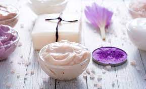 Ingredienti per un barattolo da 200 ml • 1/2 di tazza di burro di karité • 2 cucchiai di olio di cocco • 2 cucchiai di olio extravergine d'oliva Crema Viso Fai Da Te 3 Ricette Naturali Leitv
