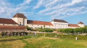 Früher war hier das ehemalige geriartriezentrum. Schloss Neugebaude Wikipedia