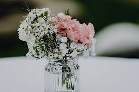 Blumendeko Gartenhochzeit Gartenhochzeit Hochzeit Deko Regen Hochzeit
