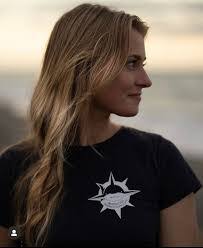 Cassandra Scott's Instagram, Twitter & Facebook