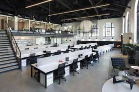 A Tour Of Fullscreen S Super Cool Headquarters In Los Angeles Officelovin Corporate Interior Design Office Design Design