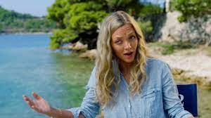 What's happening in this mamma mia movie clip?the three men come to the party, and the crowd separates, singing and dancing (gimme! Mamma Mia 2 Here We Go Again Sophie Amanda Seyfried On Set Interview Youtube