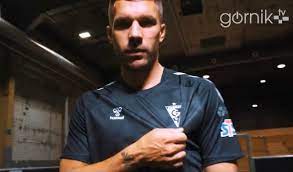 Lukas podolski the latest star to net his own twitter emoji after japan move. 6z Ra3qslgrjsm