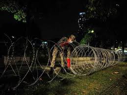  jenayah minggu ini beberapa laluan utama dan lorong tikus kampung batu muda tambahan dipasang kawat duri susulan pelaksanaan perintah kawalan pergerakan. Pkpd Kampung Batu Muda Tambahan