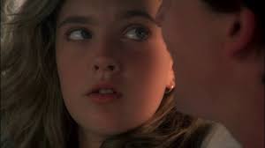 ودرو باريمور لعبة تسمح لك الحصول على وظيفة لدرو berimor المصمم. Far From Home 1989 Drew Barrymore Kiss Scene Youtube