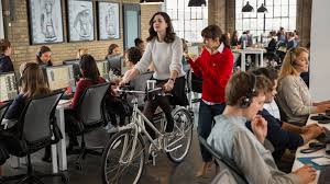 Startups Ceos Vcs And More From The Movie The Intern Kwhs