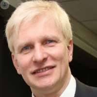 Kamran Akhavan's Instagram, Twitter & Facebook