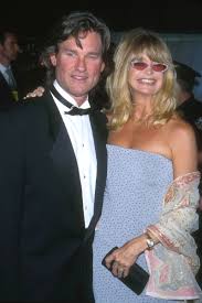 Kurt vogel russell was born on march 17, 1951 in springfield, massachusetts, to louise julia russell (née crone), a dancer, and bing russell, an actor. Durch Die Jahre Mit Kurt Russell Und Goldie Hawn