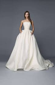 Firma internazionale di abiti da sposa in vendita nel negozio boutique velo con una quarantennale esperienza nel settore del matrimonio. Antonio Riva Sposa 2017 Vestito Da Sposa Con Tasche Abiti Da Sposa Da Sogno Bellissimi Abiti Da Sposa Abiti Da Sposa