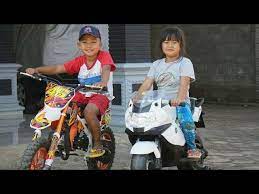 Video story wa motorcross terbaru 2021. Marsya Nyobain Motor Trail Dan Moto Gp Mainan Anak Untuk Anak Cowok Youtube