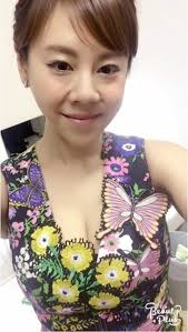 高橋 真麻 谷間