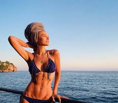 Tuvana türkay 3 ekim 1990, üsküdar, türk oyuncu. Tuvana Turkay In Cesur Pozu Instagram A Damga Vurdu Kaldirmak Zorunda Kaldi Internet Haber