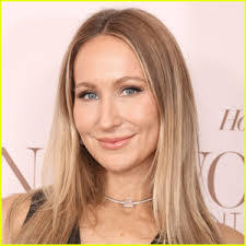 Ora Tate's Instagram, Twitter & Facebook