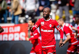 Die vraag stelden we ons al meermaals, maar toch hij maakte er alweer een zootje van: Didier Lamkel Ze Cameroonian Striker Threatens Of Leaving Antwerp