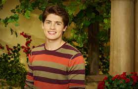 She got scratched and lost here powers. Mason Greybeck Mason Greyback Wizards Of Waverly Place Cute Guys
