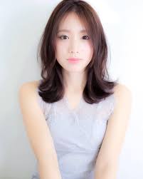 頬骨が高い女性に似合う髪型を知りたい 大人可愛いヘアスタイル特集 folk 髪型 ヘアカラー 頬骨